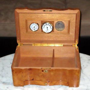 Large Humidor, Burled Wood, Holds Around 100 Cigars!